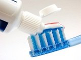 pulizia dei denti fatta in casa